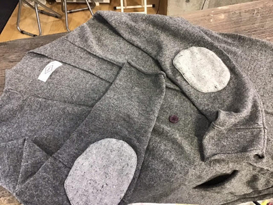 カーディガンのひじ当て